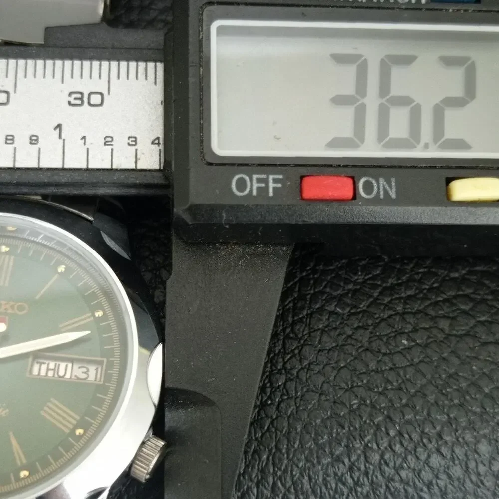 Vintage 1989 Seiko Automatic Mens Silver Watch W/daydate & Gold accents